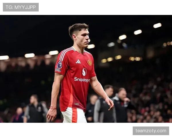 乌加特与罗德里：防守屏障与组织核心的后腰角色分化