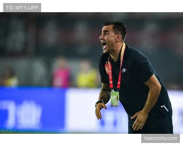 卡纳瓦罗高位逼抢如何撕裂防线并驱动球队攻防转换？