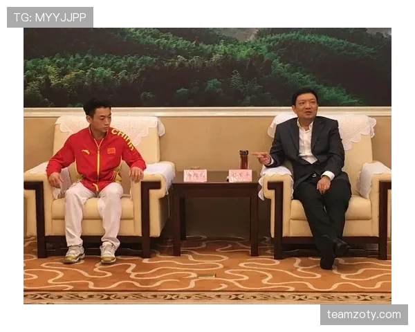 邹敬园家里摆满奖杯，但最贵的那套房子是他爸妈省吃俭用买的